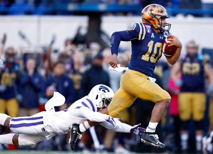 Navy's Malcolm Perry scrambles out of the backfield against Kansas State Joe Rondone, Joe Rondone/The Commercial Appeal, Memphis Commercial Appeal via Imagn Content Services, LLC